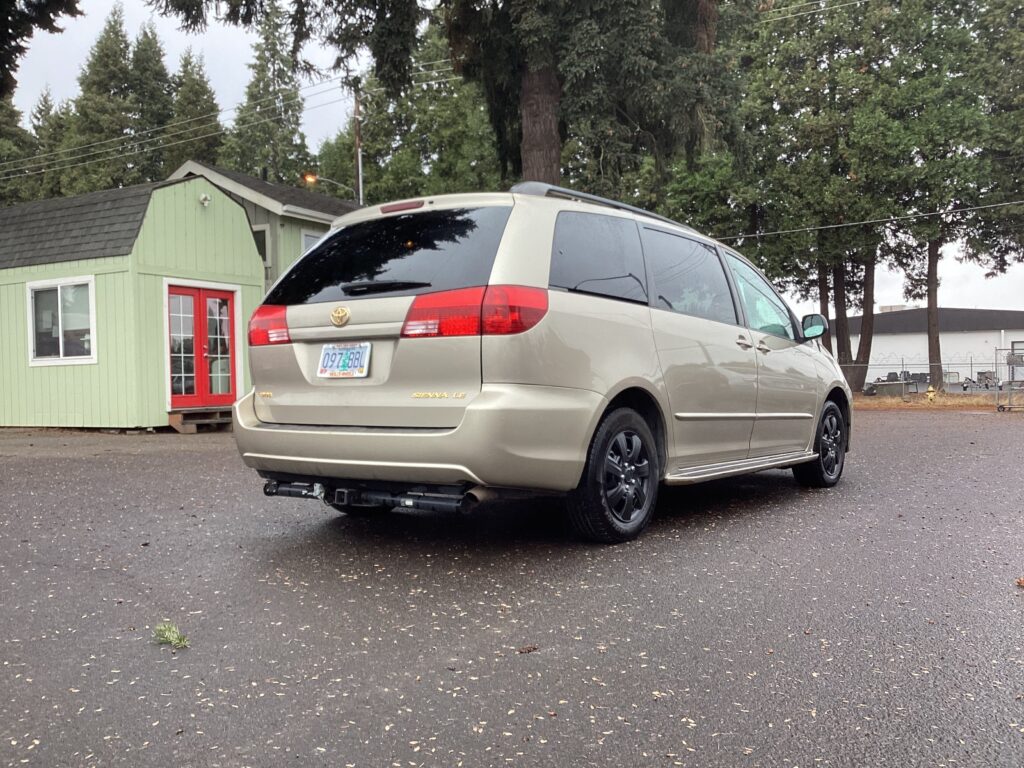 2004 Toyota Sienna LE