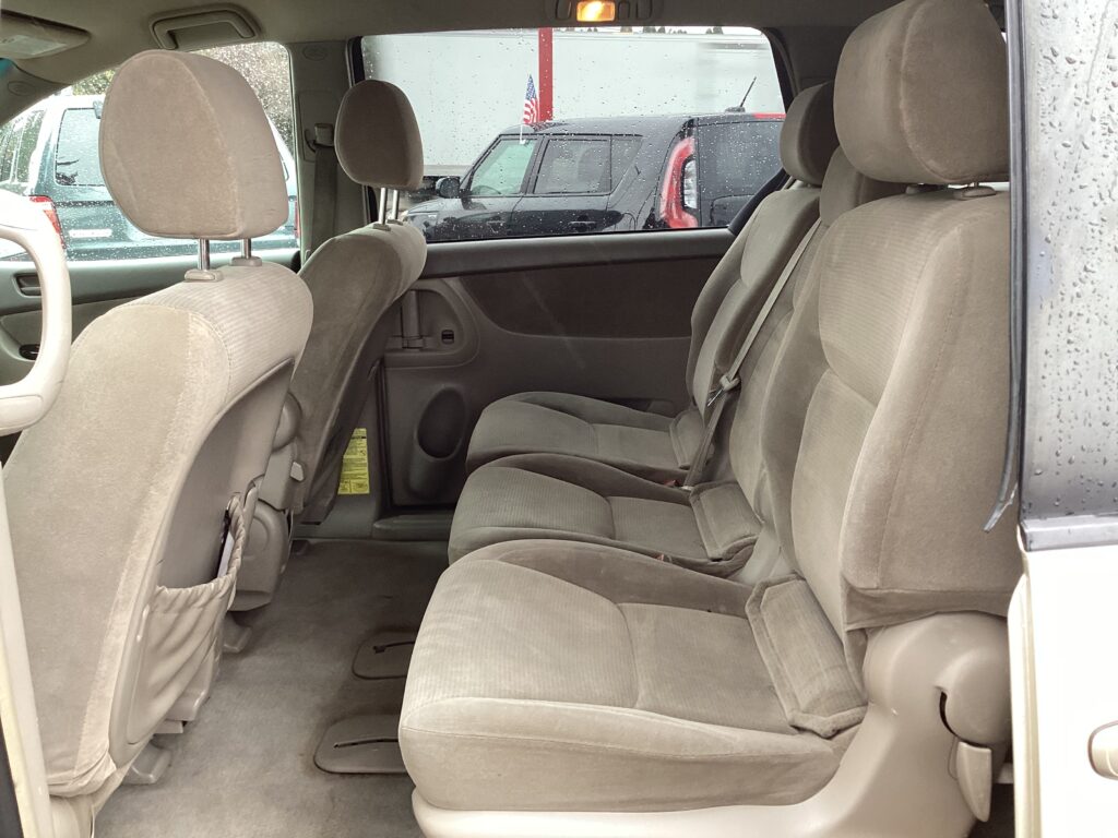 2004 Toyota Sienna LE