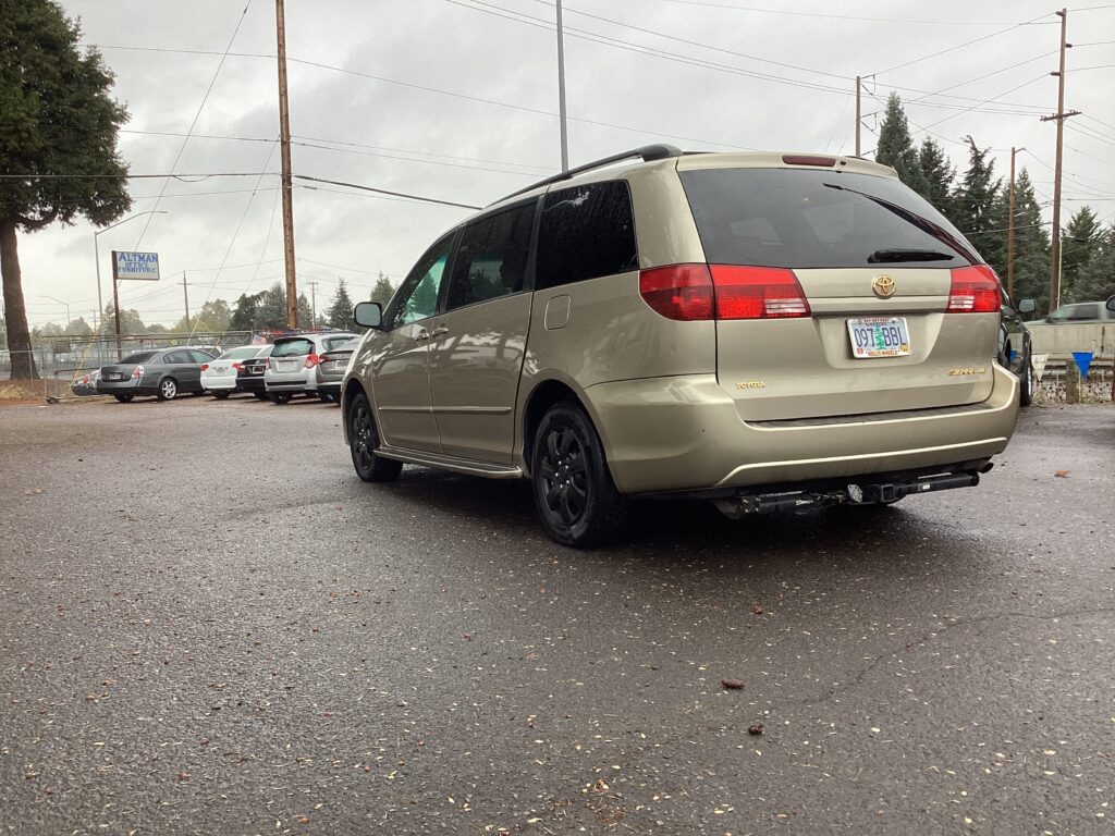 2004 Toyota Sienna LE