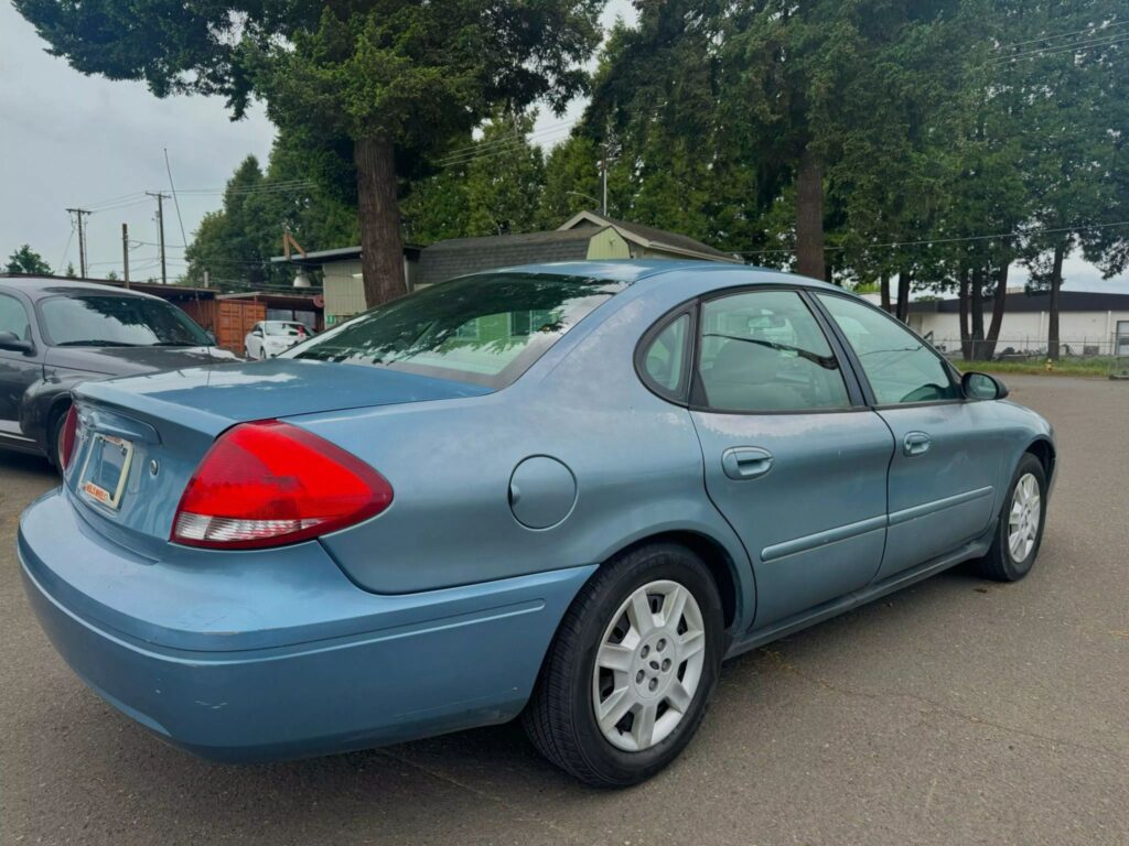 2006 Ford Taurus SE