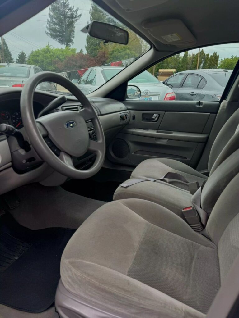 2006 Ford Taurus SE