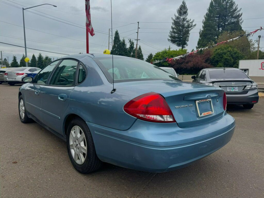 2006 Ford Taurus SE