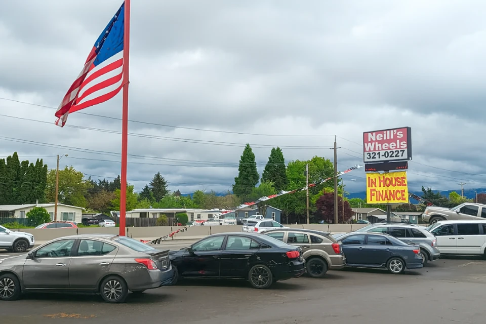 dealership-car-lot-Neills-wheels