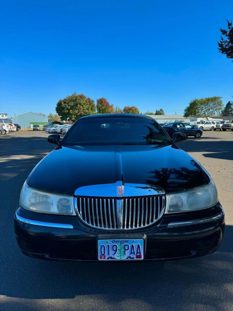 2001 Lincoln Town Car Limousine