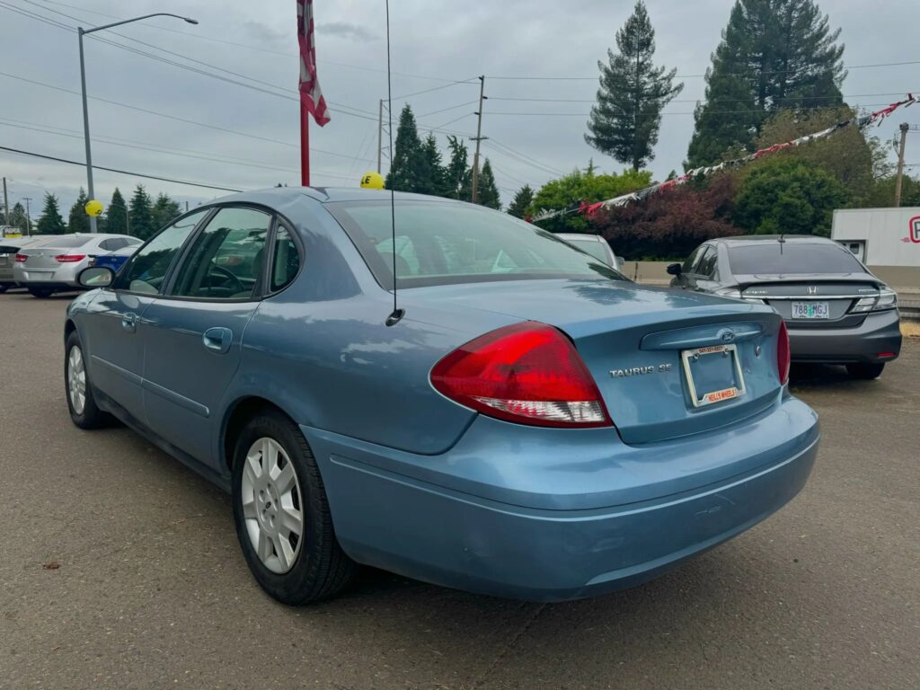 2006 Ford Taurus SE