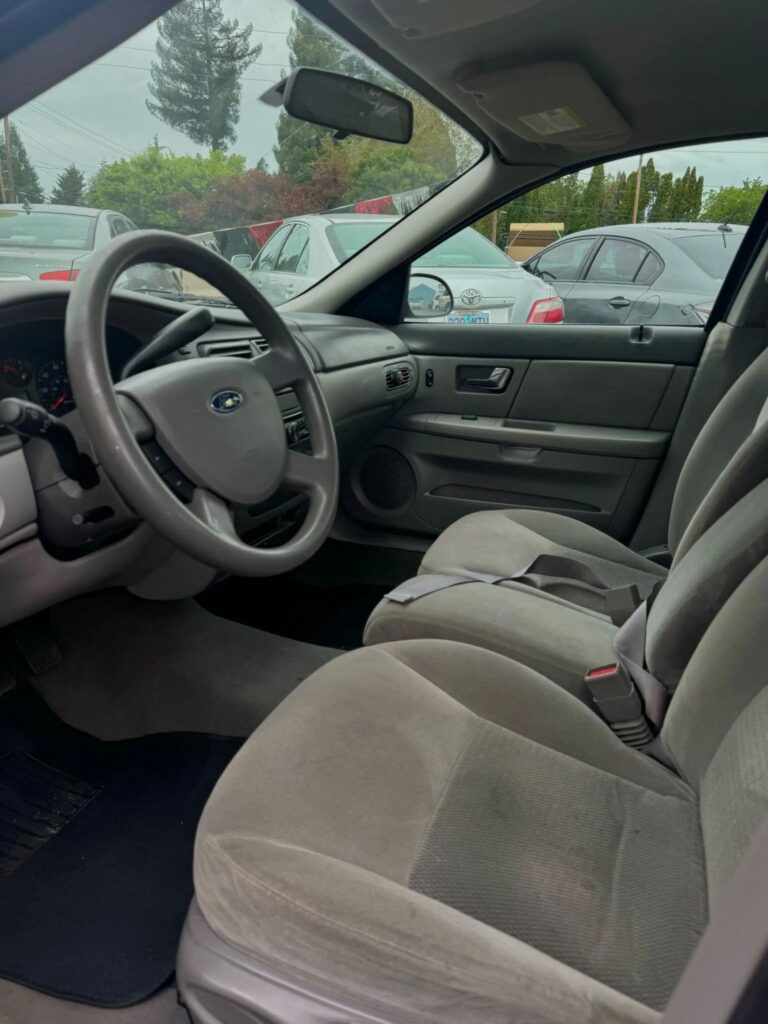 2006 Ford Taurus SE