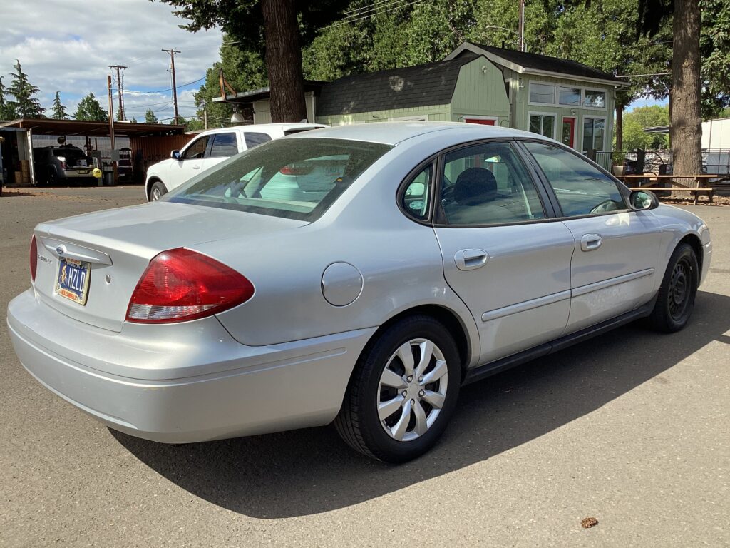2004 Ford Taurus LX