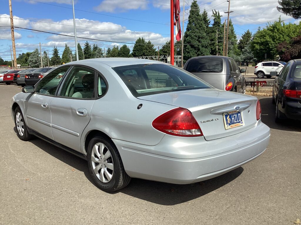 2004 Ford Taurus LX