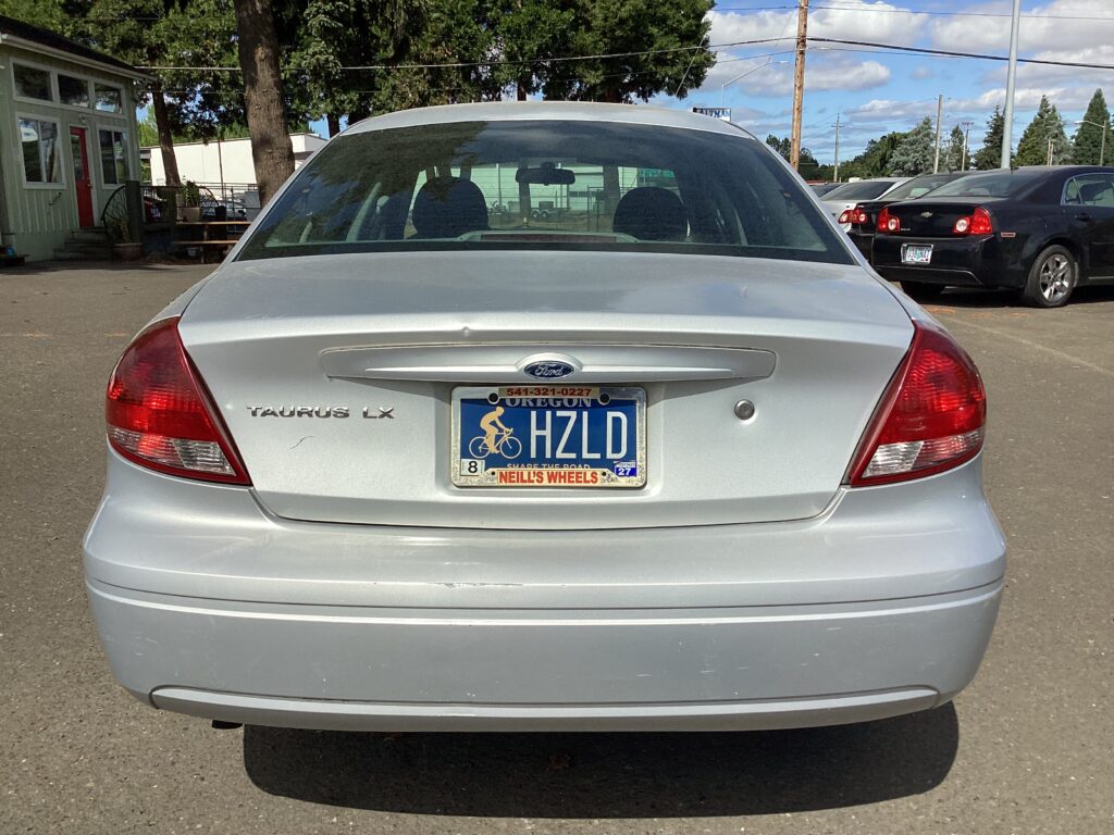 2004 Ford Taurus LX