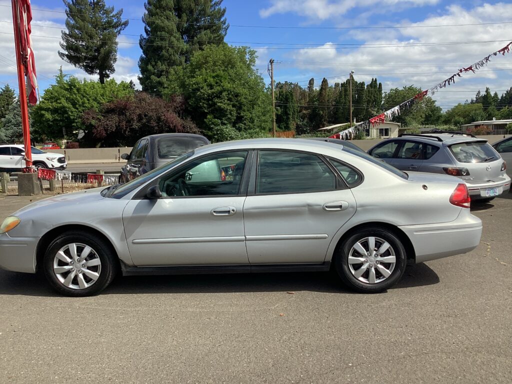 2004 Ford Taurus LX
